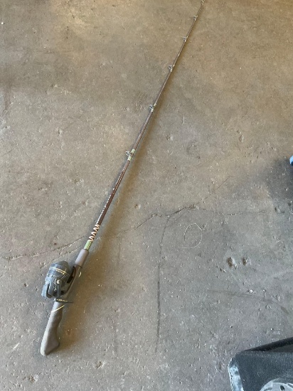 72" Lunkerstik 2000 fishing rod with Pro Staff reel