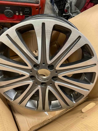 Used Mercedes A2464011700 wheel rim