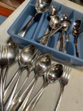 Sasaki 10 pieces & Oneida 12 pieces cutlery
