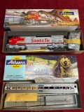 Athearn miniature trains. 4902 & 1819 sets. 2 sets