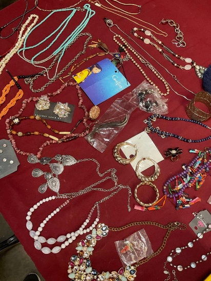 Assorted custom jewelry, 40 pieces