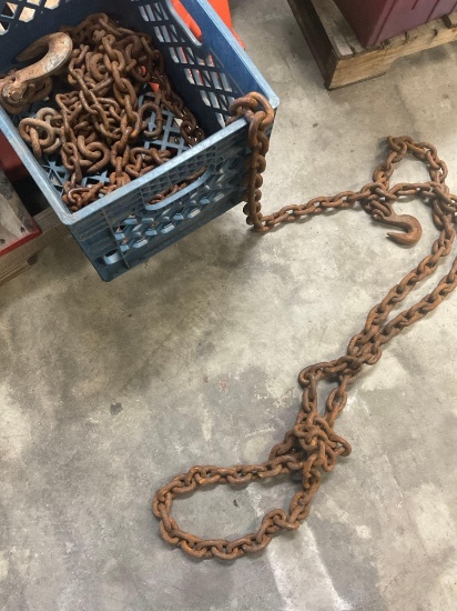 Tow chain with hooks on each end. Crate not included
