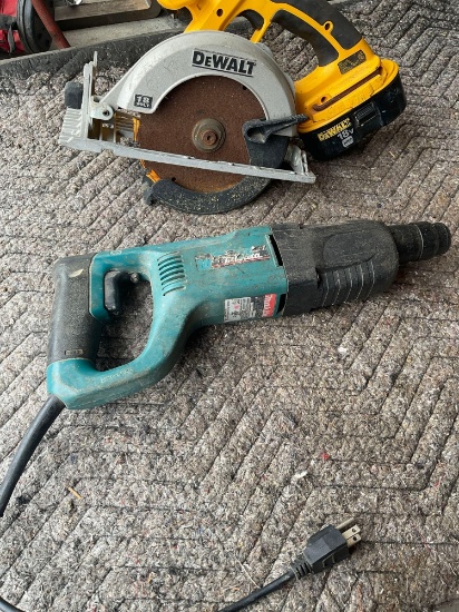 Makita 2455 tool turned on and untested Dewalt saw with battery no charger