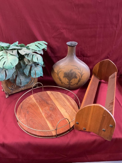 Bookshelf, decorative items. 4 pieces