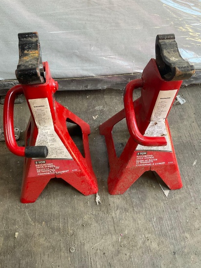 2 ton ratcheting jack stands. 2 pieces