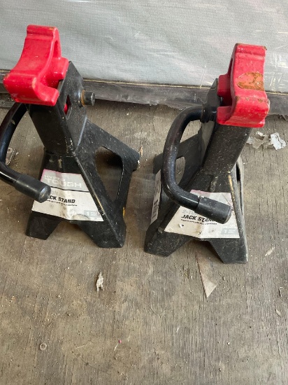 Hyper Tough 2 ton jack stands. 2 pieces