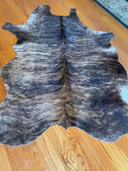 Animal hide area rug 7' x 74"