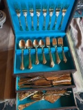 Supreme cutlery majority by Towle with box. 94 pieces