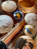 Lot of assorted decorative/ collectable plates & basket. 6 pieces