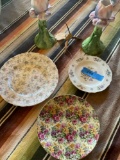 Lot of assorted decorative/ collectable plates & deco items. 6 pieces