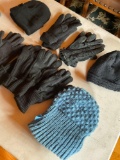 Lot. 3) hats 5)pair of gloves