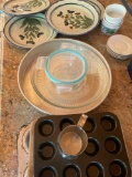 Lot. Assorted bakeware, 10.5 plates, saucers, etc. 18 pieces