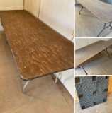 3 foldable tables & 2 plastic pallets.