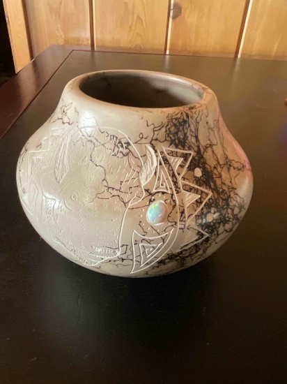 Vintage Buffalo design, signed vase. 3.5" x 4.5"