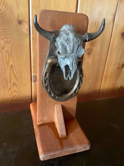 13" metal horse shoe/ bull deco mounted to wood stand