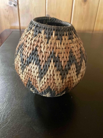 Vintage woven basket 6" x 5"