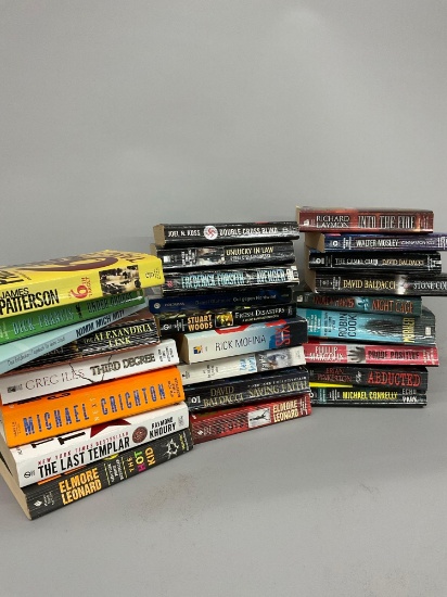 Assorted paperback books. 26 pieces