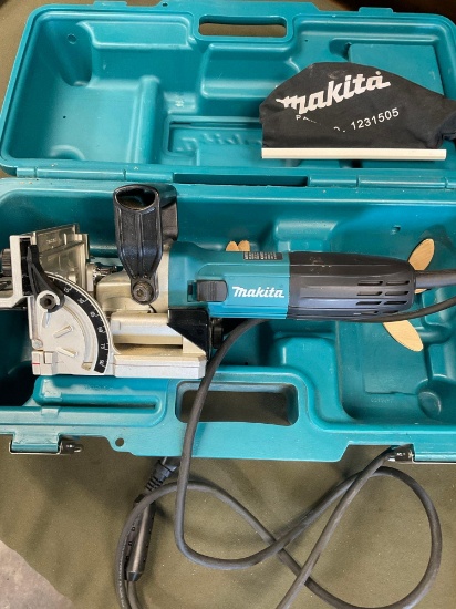 Makita PJ7000 turned on with case
