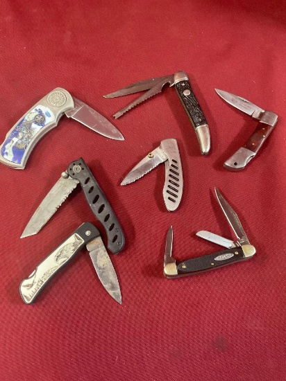 Assorted foldable knives. 7 pieces
