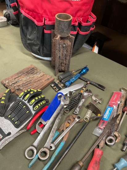 Husky tool skirt & assorted tools/ items. Over 25 pieces