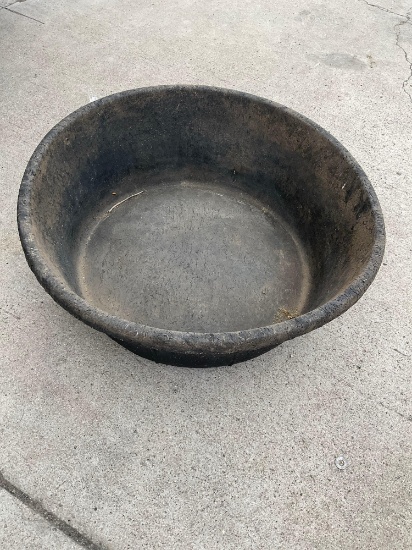 Heavy Duty rubber horse/ cattle bucket feeder. Measure 10" T x 24" W