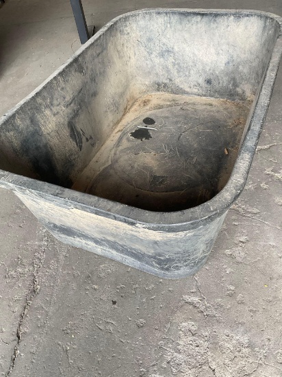 Large. Animal water/feeder container. Measurement 16" x 44" x29" 200 liters
