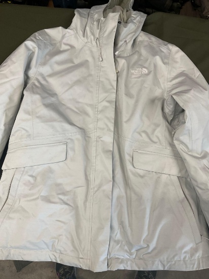 The North Face XL woman's jacket. Zipper works with detachable inside liner