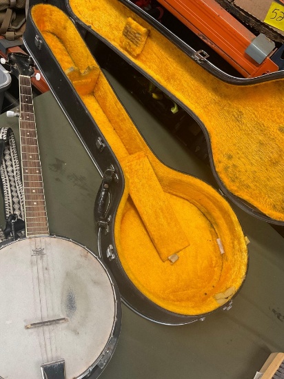 Davison banjo with case. Case shows some water damage could have/ had mold