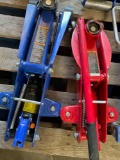 Jacks, red one did not work, only one handle. 2 pieces