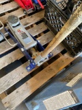 Racing 1.5 ton floor jack, works