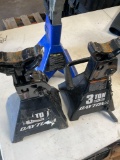 2) Daytona (1 bent), 1) Maasdam 3 ton jacks. 3 pieces