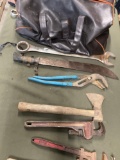 Bag and assorted tools. 8 pieces