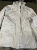The North Face XL woman's jacket. Zipper works with detachable inside liner