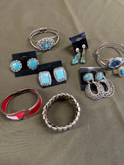 Costume jewelry. 9 pieces
