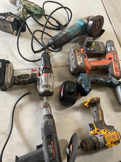 Untested or did not work, hand tools, batteries. 9 pieces