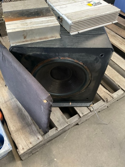 2 Amplifiers & 12" subwoofer. Box 17" x 16" x 16"