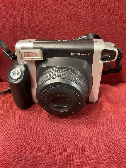 Untested no batteries, FujiFilm Instax wide 300 film camera