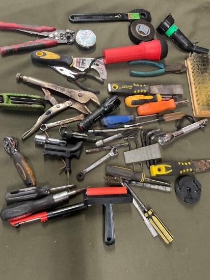 Assorted tools/ items. Over 30 pieces