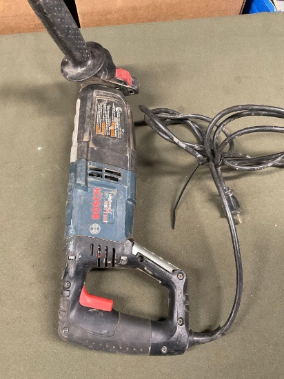 Bosch Bulldog Xtreme Maxhammer, turned on