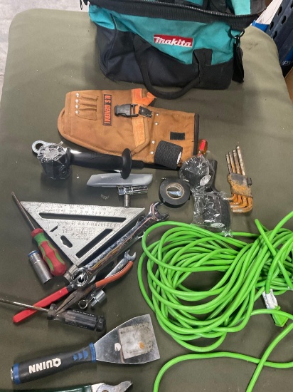 Makita bag and assorted tools/ items. 30 pieces