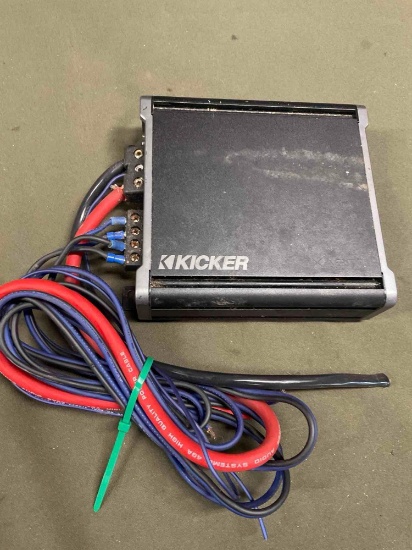 Kicker CXA800.1 amplifier