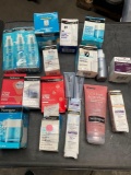 Neutrogena product. Damaged packaging, unknown expiration. 20 pieces