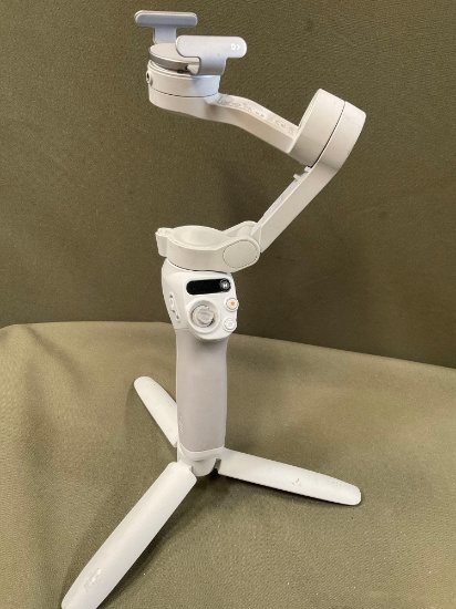 Untested no cord, DJI OM smartphone gimbal stabilizer