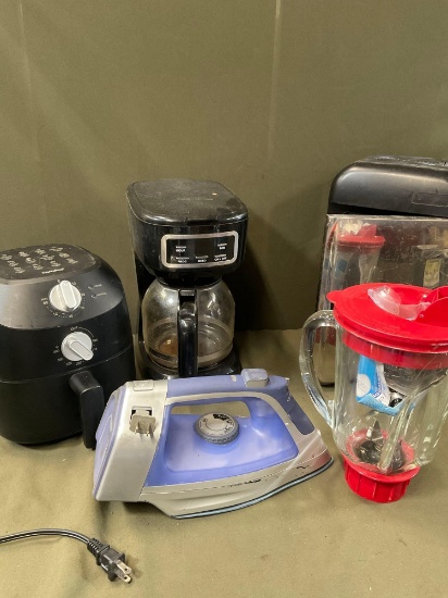 Comfee air fryer, coffee pot & iron al turned on. Untested mini fridge no cord and blender top