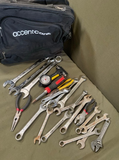 Bag & assorted tools. 24 pieces