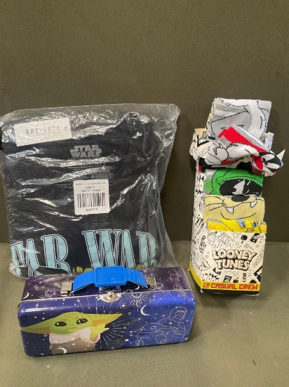 New XL Bounty Hunter Star Wars sweater, Looney Tuned 5 pair socks & tun pencil box has rust