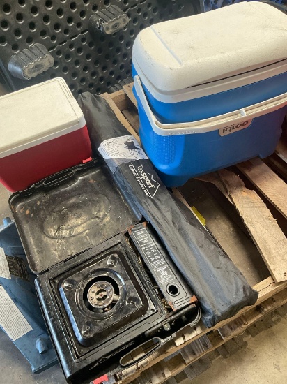 Igloo coolers, Texsport folding cashier & for parts Wadeo portable stove