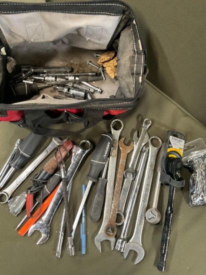Husky tool bag and assorted tools. 30 pieces