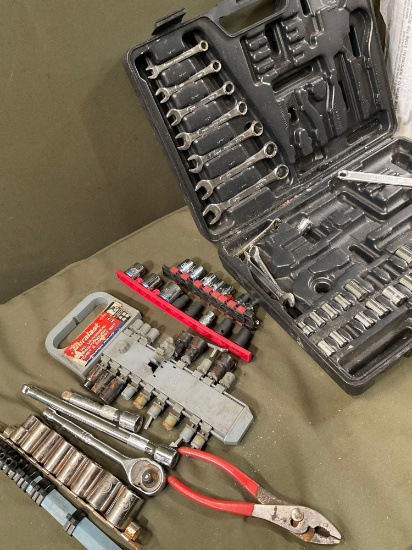 Assorted sets missing tools