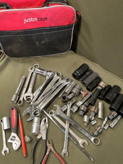 Case and assorted tools. 46 pieces